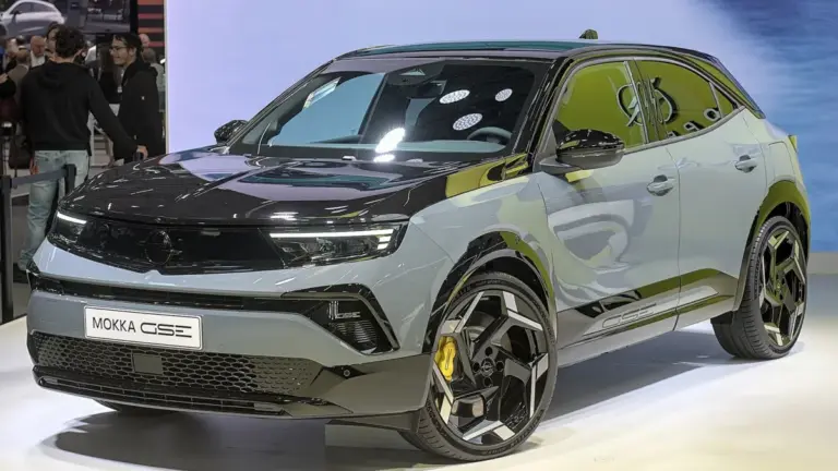 Opel показав у Парижі нові спортивні та електричні кросовери