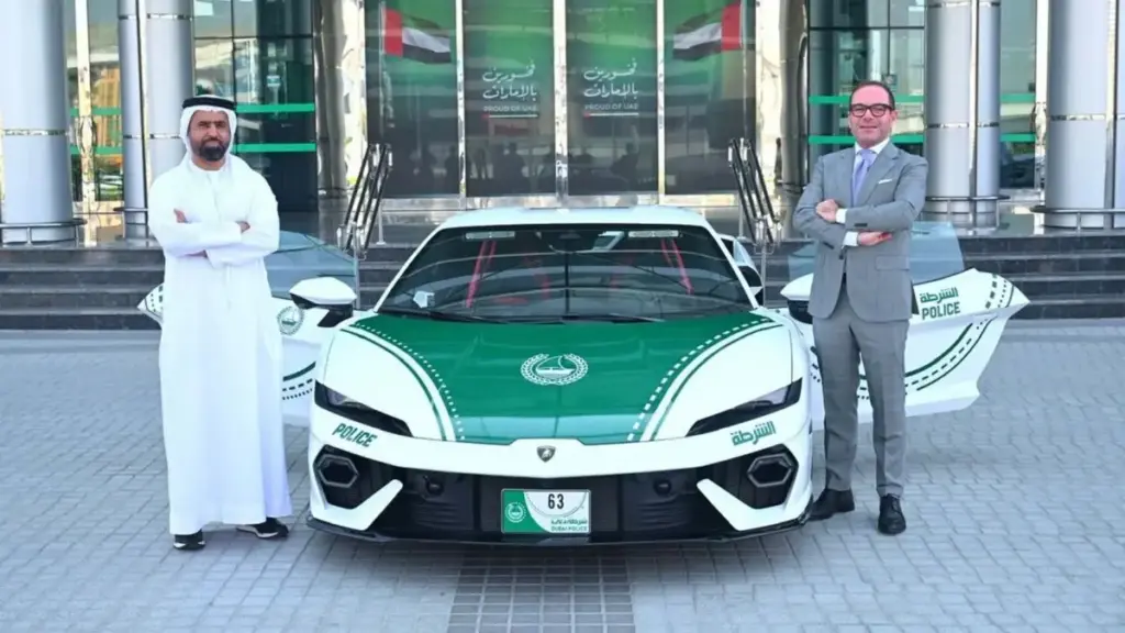 Поліція Дубая поповнила туристичний парк гібридним суперкаром Lamborghini Temerario