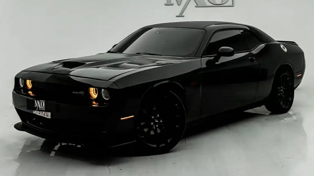 Поношений Dodge Challenger 2023 року виставили на продаж за дивною ціною