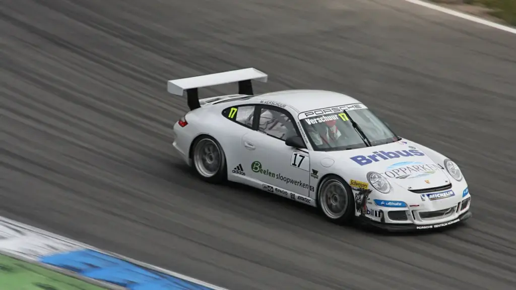 Porsche переглянула плани щодо електромобілів та готує гібриди