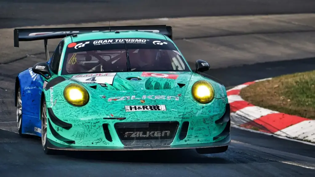Porsche пояснила відмову від повністю електричного суперкара