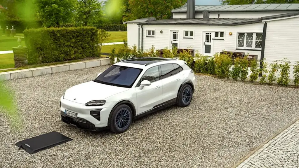 Porsche представила бездротову індуктивну зарядку для Cayenne Electric