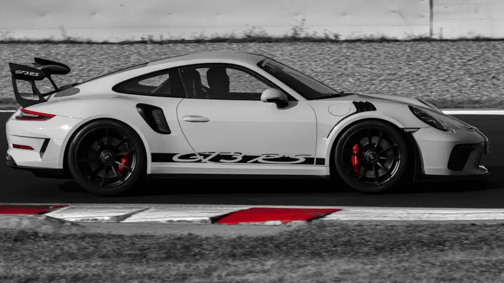 Porsche розширює кампанію «Не сідайте за кермо» через ризик відпадіння коліс