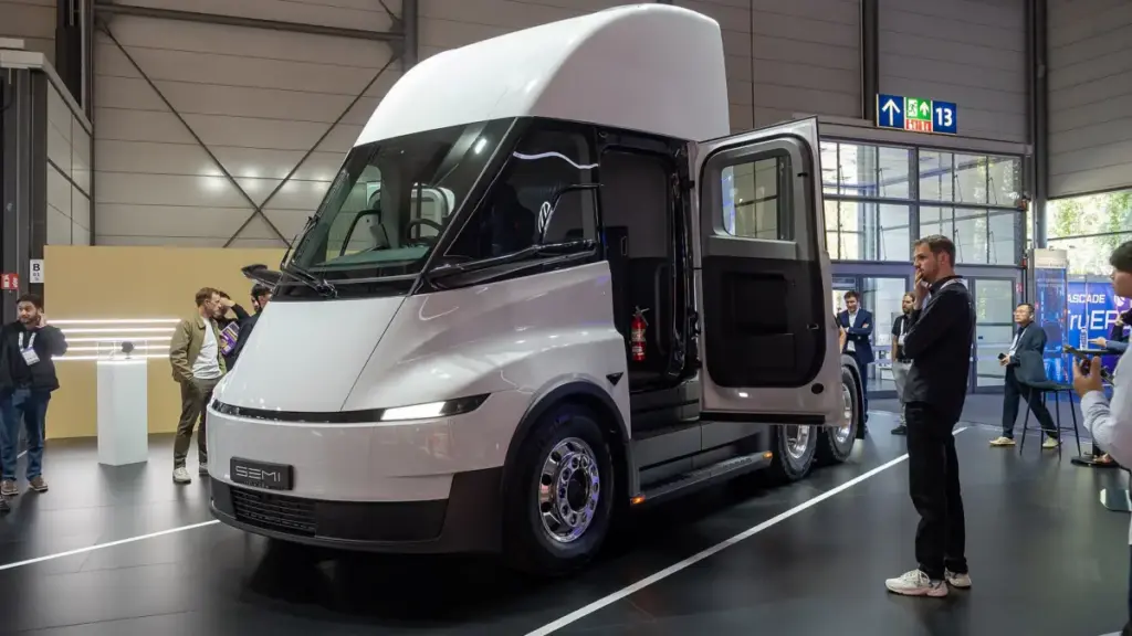 Range Energy порівняла економію від свого eTrailer та Tesla Semi