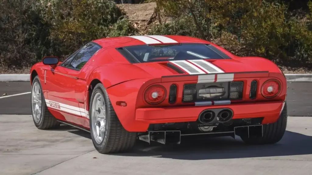 Редкий Ford GT 2005 года с пробегом всего 51 км выставили на аукцион