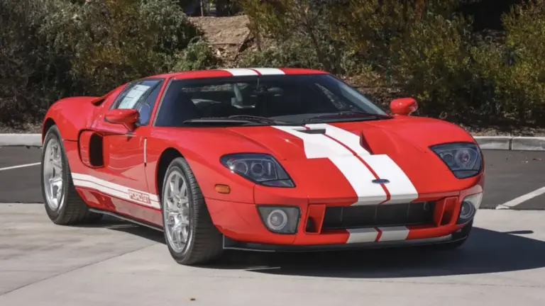 Рідкісний Ford GT 2005 року випуску виставили на продаж із пробігом лише 51 кілометр