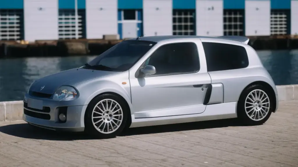 Renault Clio V6 2001 року продали на аукціоні за $90 000