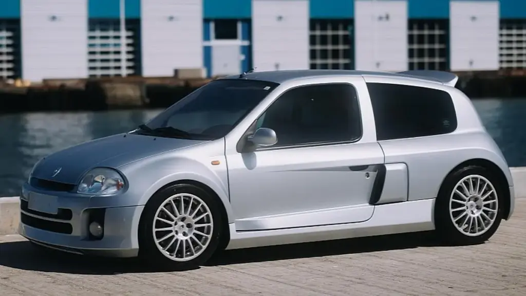 Renault Clio V6 2001 року продали на аукціоні за $90 000