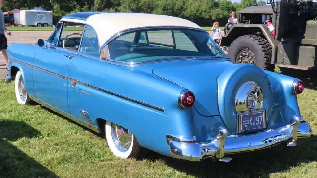 Рідкісний Ford Crestline Skyliner 1954 року виставили на продаж
