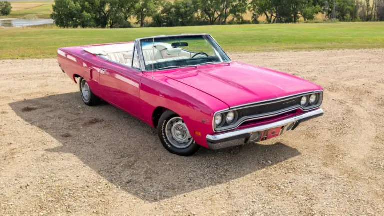 Рідкісний рожевий Plymouth Road Runner встановив аукціонний рекорд