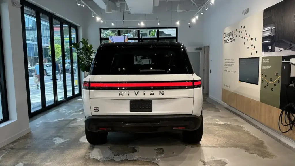 Rivian випустила оновлення в стилі «Мисливців на привидів» до свята