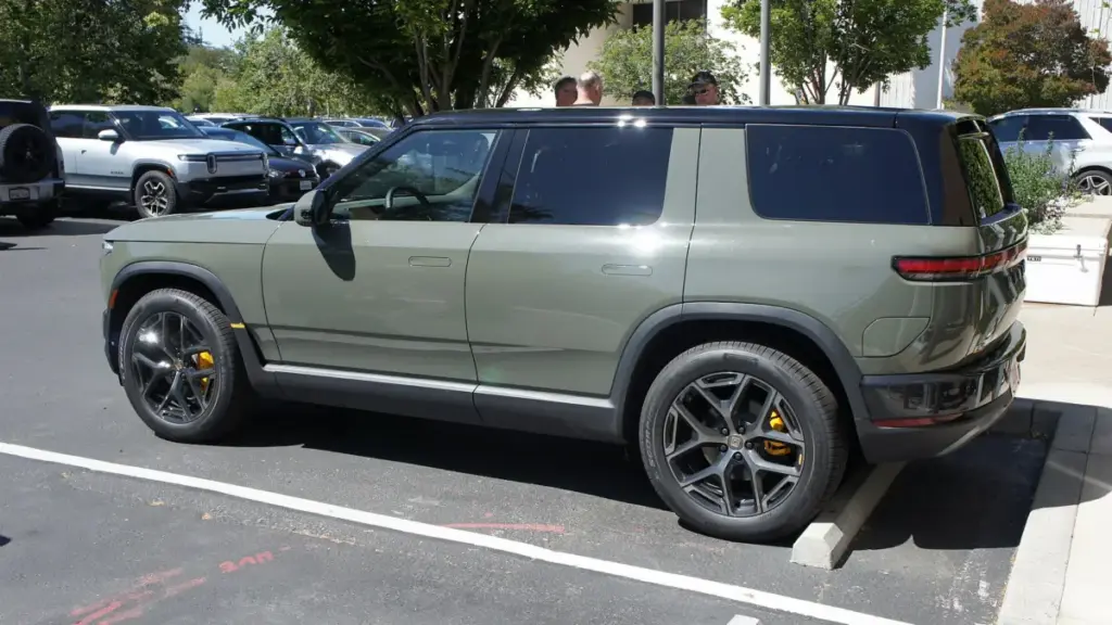 Rivian запускає бета-тестування нової системи автономного водіння Point to Point