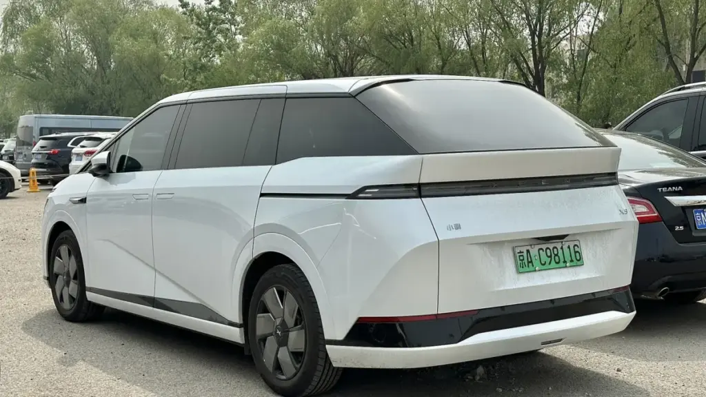 Роботаксі XPeng Yoyo отримало дозвіл на випробування рівня L4 у Гуанчжоу