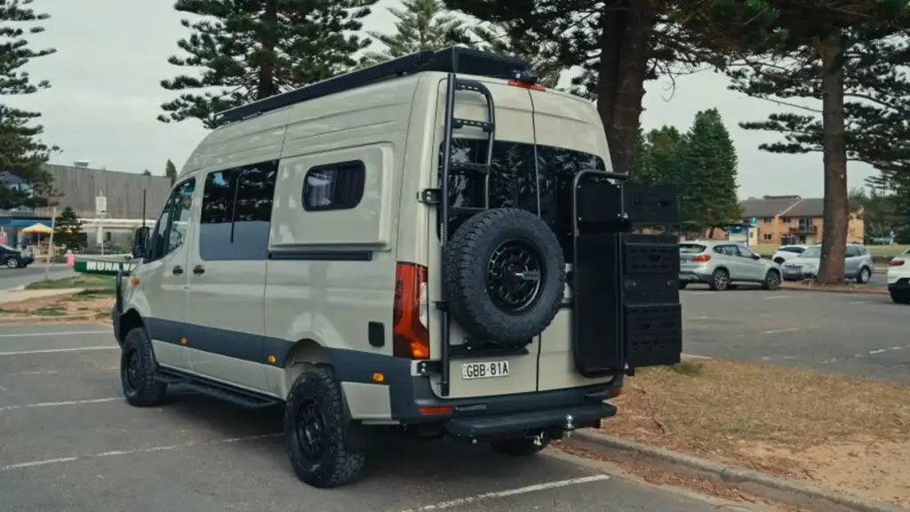 Розкішний дім на колесах: новий проєкт каміпера на базі Mercedes-Benz Sprinter