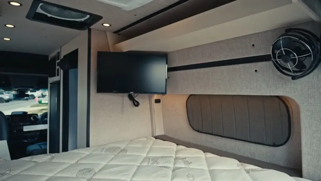 Розкішний дім на колесах: новий проєкт каміпера на базі Mercedes-Benz Sprinter