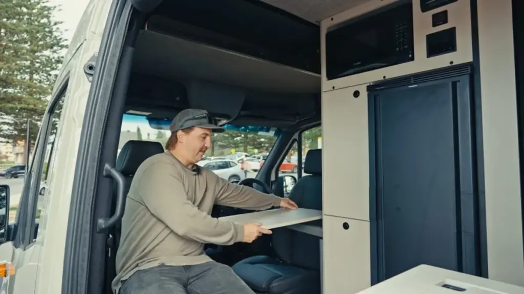 Розкішний дім на колесах: новий проєкт каміпера на базі Mercedes-Benz Sprinter