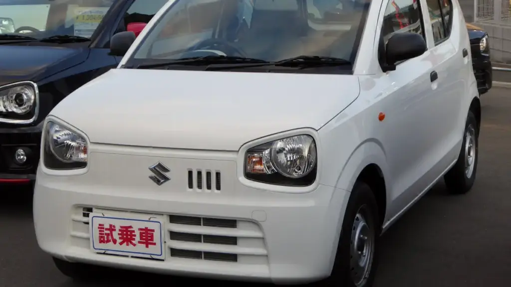 Салони Suzuki на Подолі в Києві пошкоджено через нічну атаки