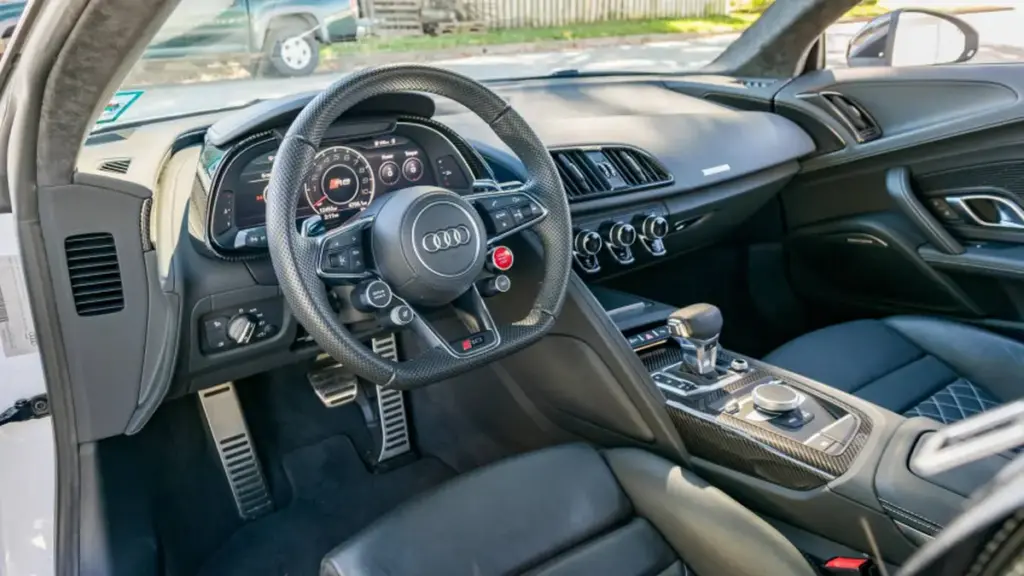 Шестирічний Audi R8 продали майже за початкову ціну попри викрадення