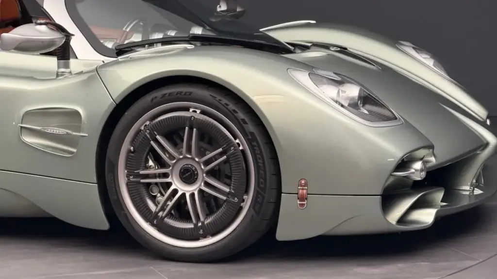 Шинні датчики Pirelli Cyber Tire суттєво скорочують гальмівний шлях