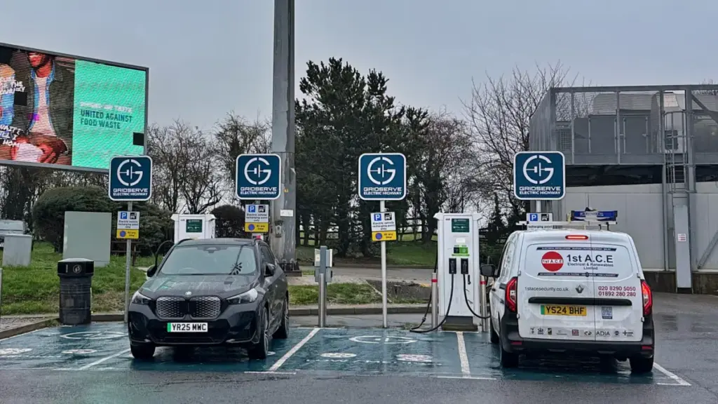 Source та GreenFlux об'єднали мережі зарядних станцій у Великій Британії