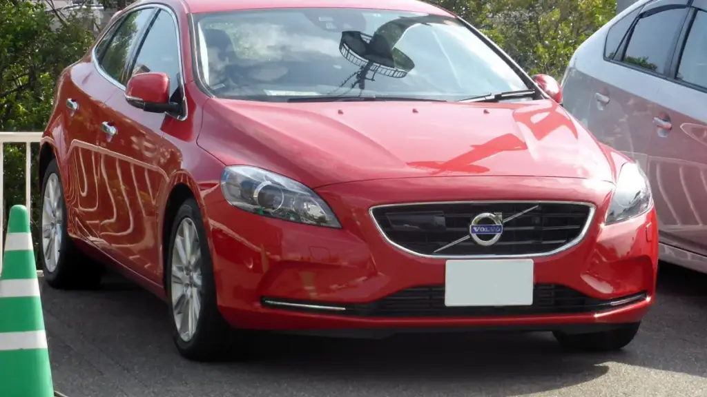 Спрацювання пішохідної подушки безпеки у Volvo V40 обійшлося власнику у копійку