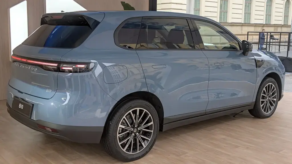 Stellantis і Leapmotor почали виробництво електрокросовера B10 у Іспанії