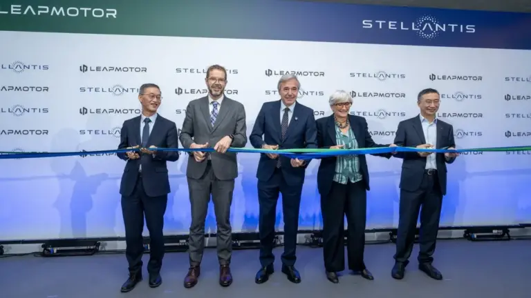 Stellantis і Leapmotor почали виробництво електрокросовера B10 у Іспанії