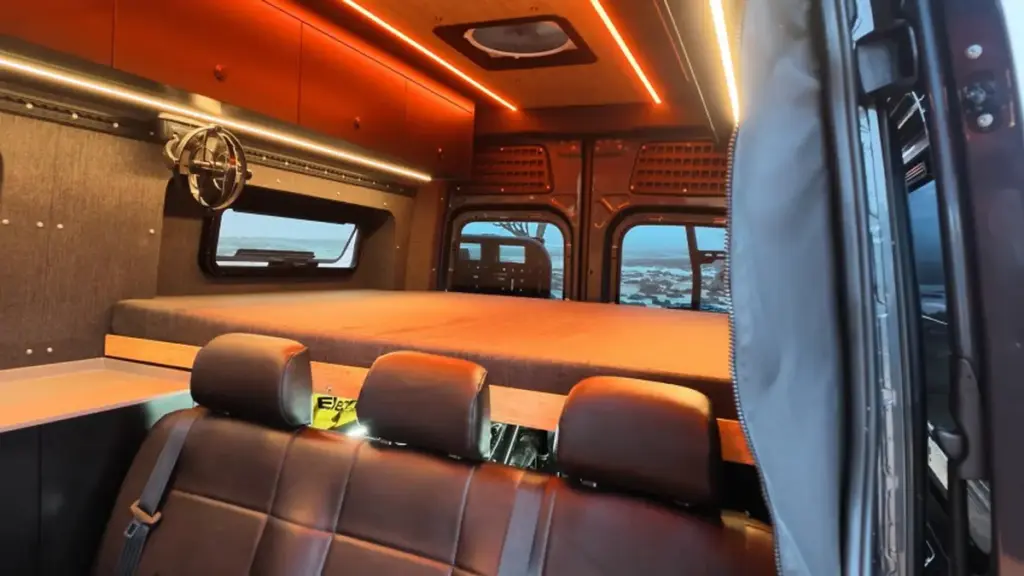 Summit Vans створила сімейний кемпер Salt Lake на базі Mercedes-Benz Sprinter