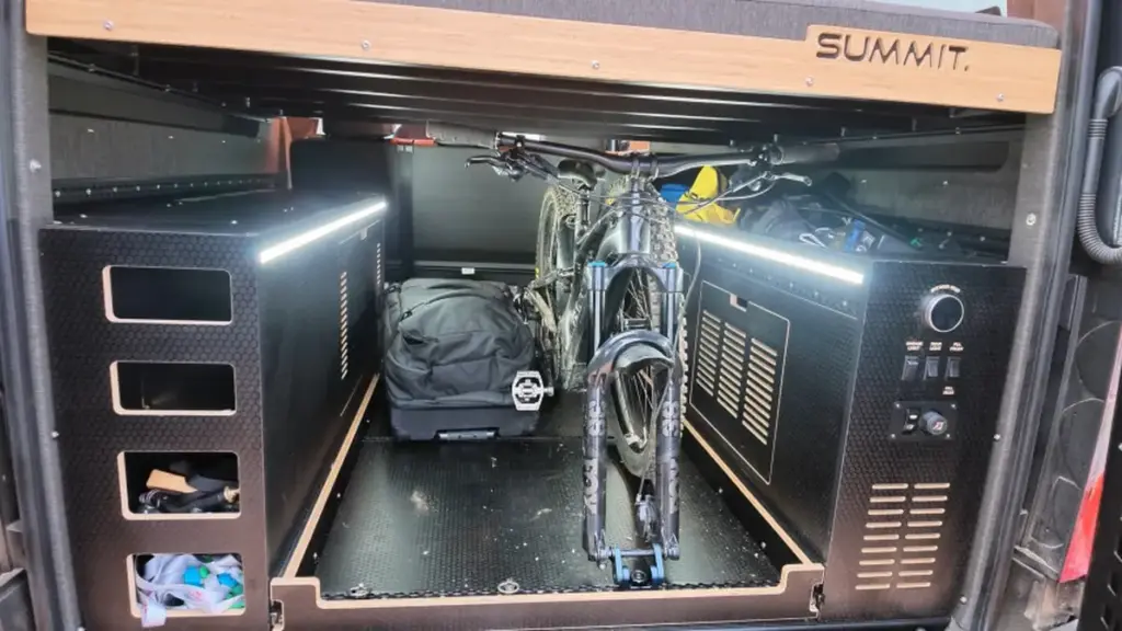 Summit Vans створила сімейний кемпер Salt Lake на базі Mercedes-Benz Sprinter