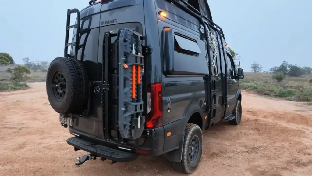 Summit Vans створила сімейний кемпер Salt Lake на базі Mercedes-Benz Sprinter