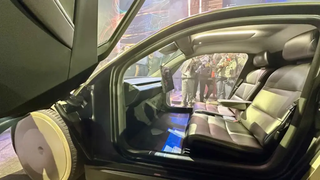 Tesla почала розробляти власні карти для систем автономного керування