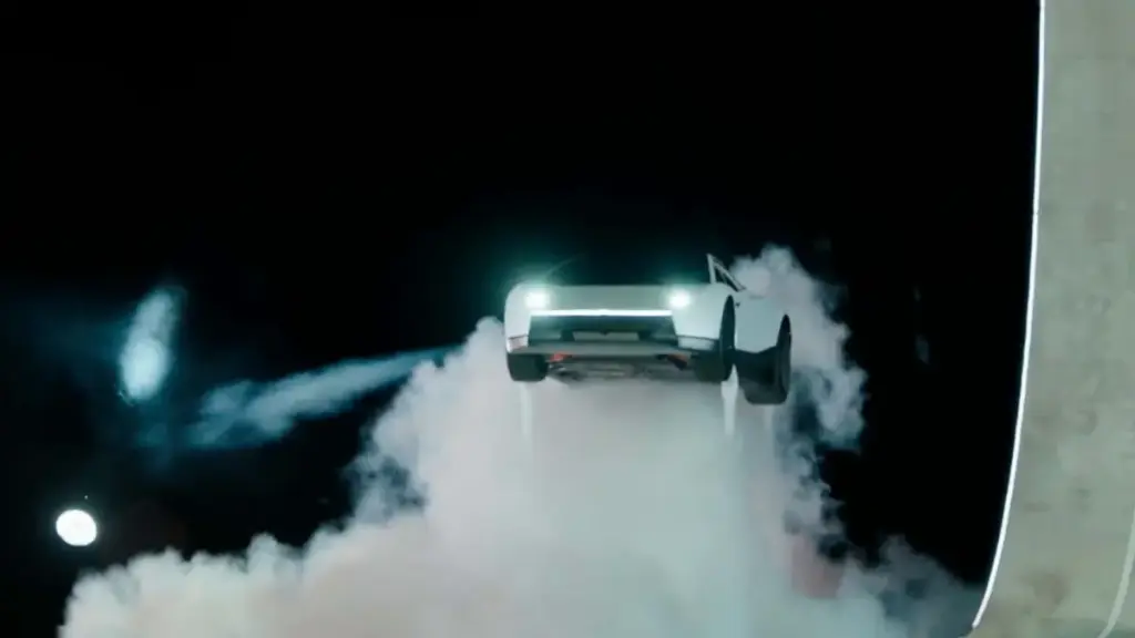 Tesla показала трюк із переворотом нового Roadster за допомогою реквізиту