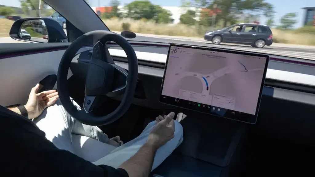 Tesla та Turo об'єдналися для просування автопілота FSD