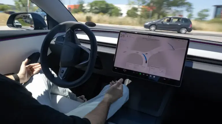 Tesla та Turo об’єдналися для просування автопілота FSD