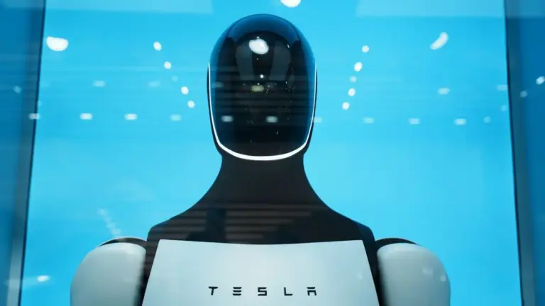 Tesla запустить виробництво роботів Optimus і звітує про падіння прибутку