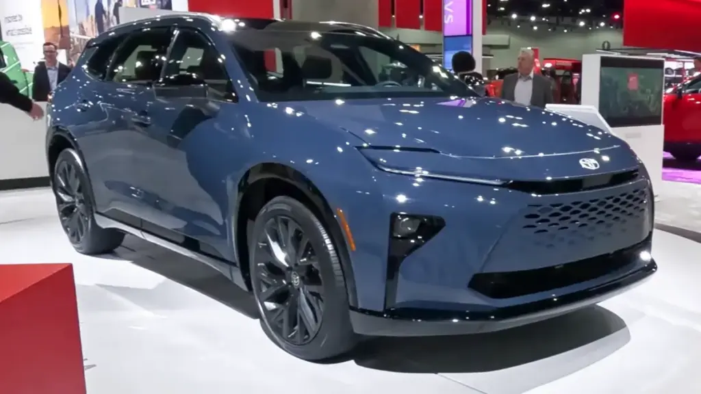 Toyota Crown Signia отримав оновлення на 2027 модельний рік