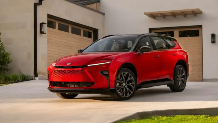 Toyota Crown Signia отримав оновлення на 2027 модельний рік
