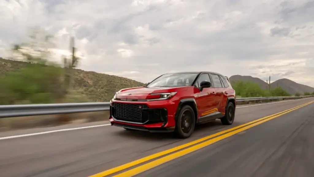 Toyota відкликає близько 31 тисячі кросоверів RAV4 PHEV через збій ПЗ