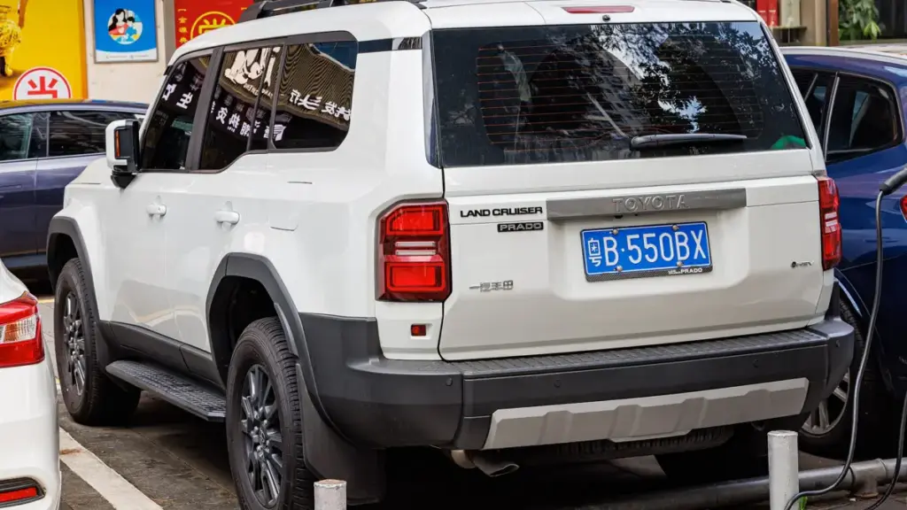 Toyota відкликає понад 105 000 кросоверів Land Cruiser через ризик витоку пального