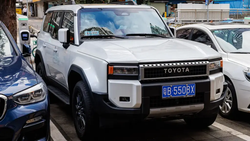 Toyota відкликає понад 105 000 кросоверів Land Cruiser через ризик витоку пального