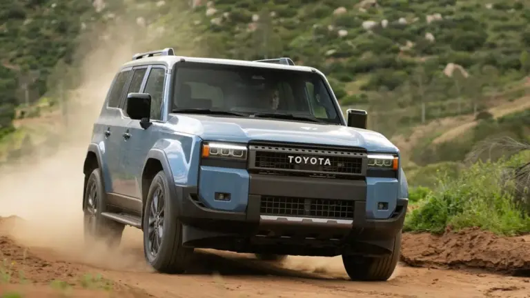 Toyota відкликає понад 105 000 кросоверів Land Cruiser через ризик витоку пального