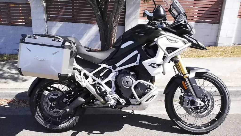 Triumph оновив туристичний ендуро Tiger 1200: радар та 158 сил