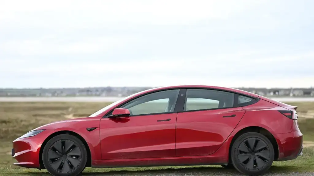У Горішніх Плавнях зареєстрували пошкоджену Tesla після переобладнання