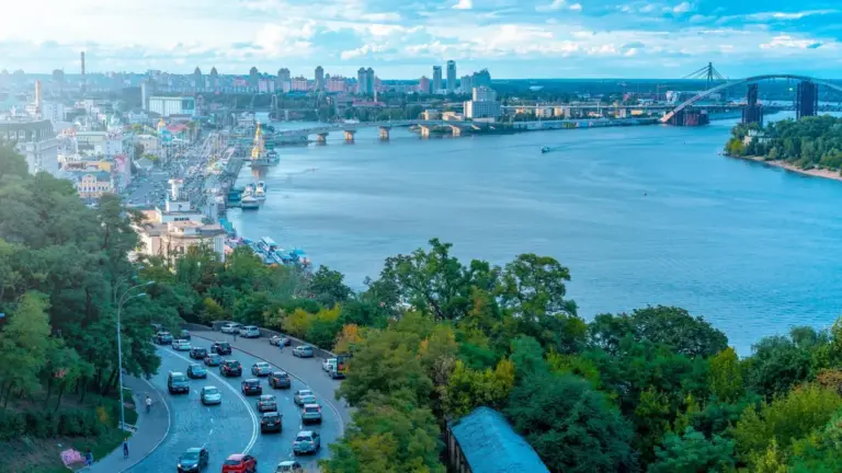 У Києві на Воєнному проїзді обмежать рух через ремонт