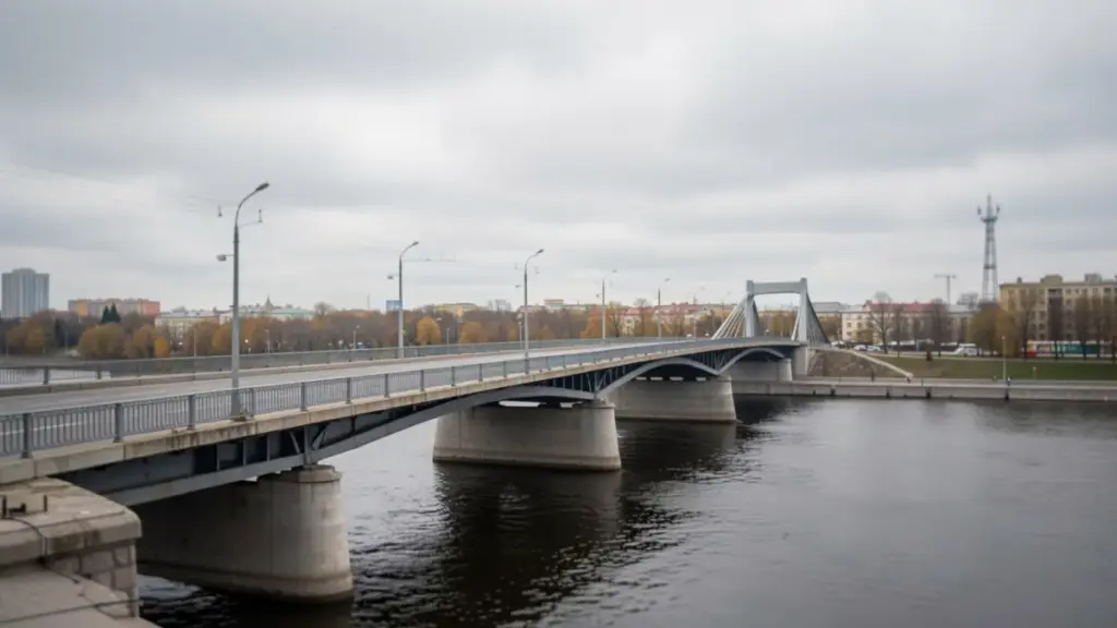 У Києві тимчасово перекрили рух транспорту через Південний міст