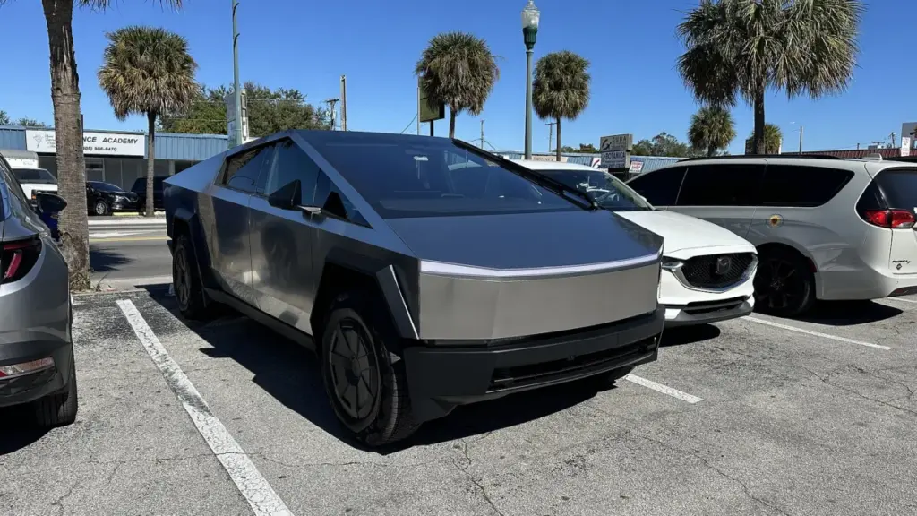 У Німеччині поліція зупинила пікап Tesla Cybertruck