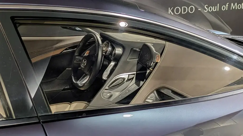 У США чоловік намагався продати викрадену Mazda за пів ціни