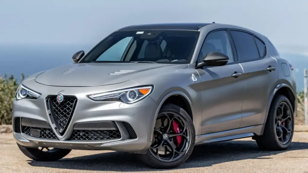 У США на аукціоні продали Alfa Romeo Stelvio Quadrifoglio за ціною Toyota Prius