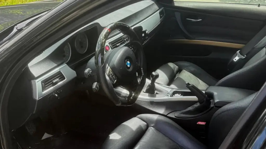 У США на аукціоні продали BMW 335i xDrive дешевше за новий смартфон