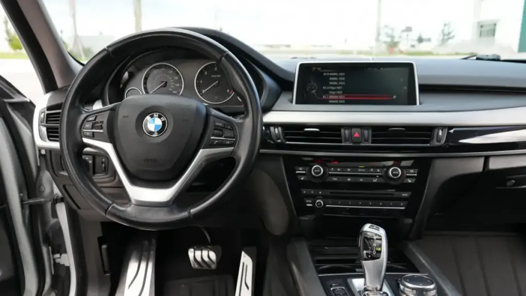 У США на онлайн-аукціоні продали кросовер BMW X5 за $15 800